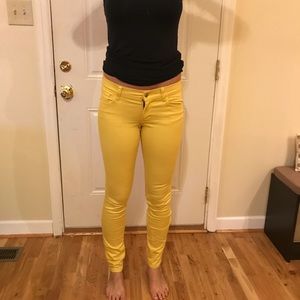 Old navy rockstar yellow skinny jeggings